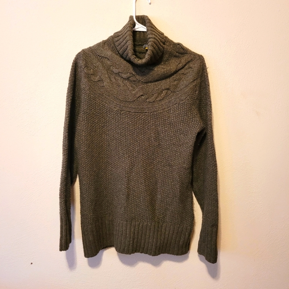 Cabela's Hunter Green High Neck Wool  Sweater‎
